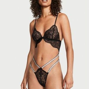 Lace Triangle Chain Shine Strap Teddy